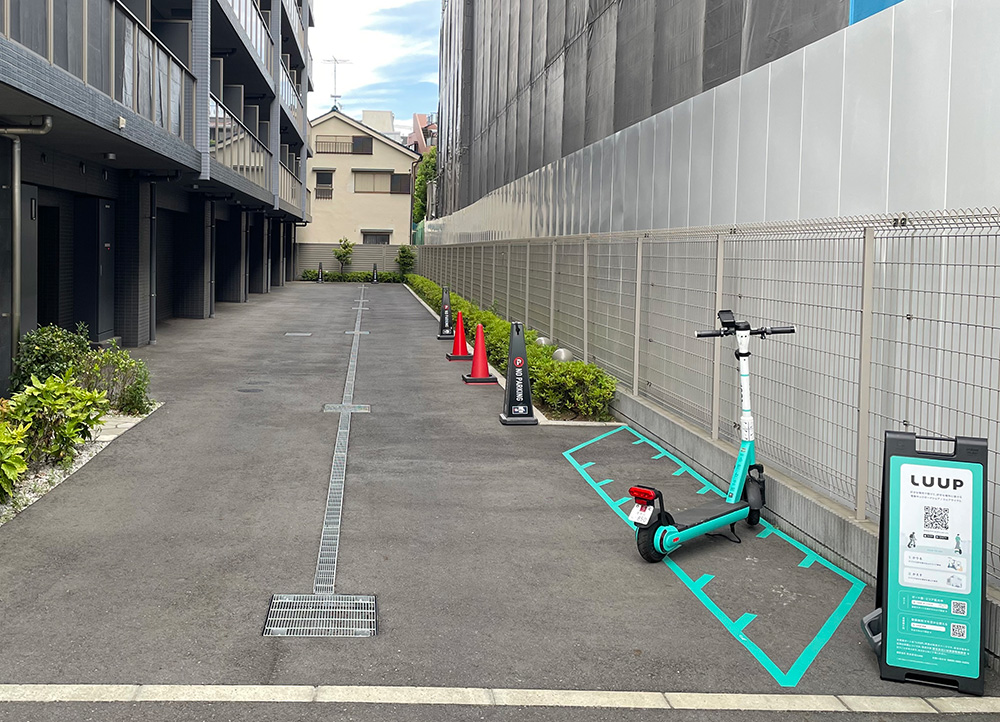 Introducing an electric kickboard services “LUUP”